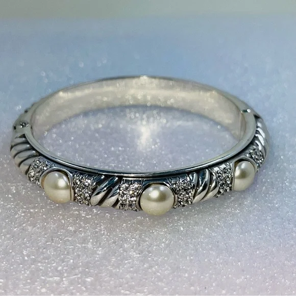 BRIGHTON Pearl Magic Crystal Hinged Bracelet Bangle - Picture 6 of 8